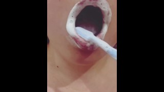 巨大な中出し/クローズアップの後に私の汚れた口を掃除する