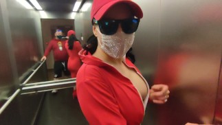熱い隣人のダダ・デヴィルとの公共エレベーターでの非常に危険なセックス