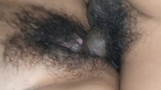 Chica latina con coño apretado tomando una buena polla - sabroso